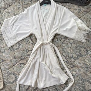 Betsey Johnson Cream Lace Sleeve Robe